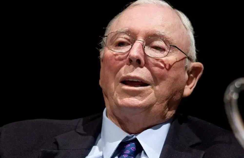 Charlie Munger, parceiro de longa data de Warren Buffett na Berkshire Hathaway, é um dos investidores mais respeitados do mundo.